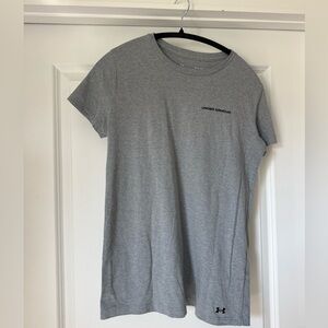 Under Armour Women’s Gray Short Sleeve T-Shirt Size Small Loose Fit Athletic Tee